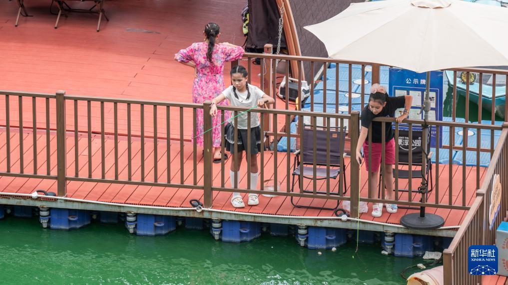 新华社聚焦雄江：从水库移民镇到旅游胜地的蜕变