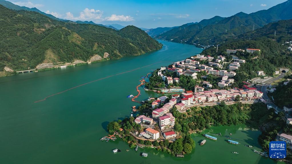 新华社聚焦雄江：从水库移民镇到旅游胜地的蜕变