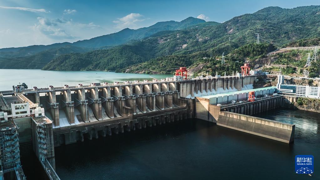 新华社聚焦雄江：从水库移民镇到旅游胜地的蜕变