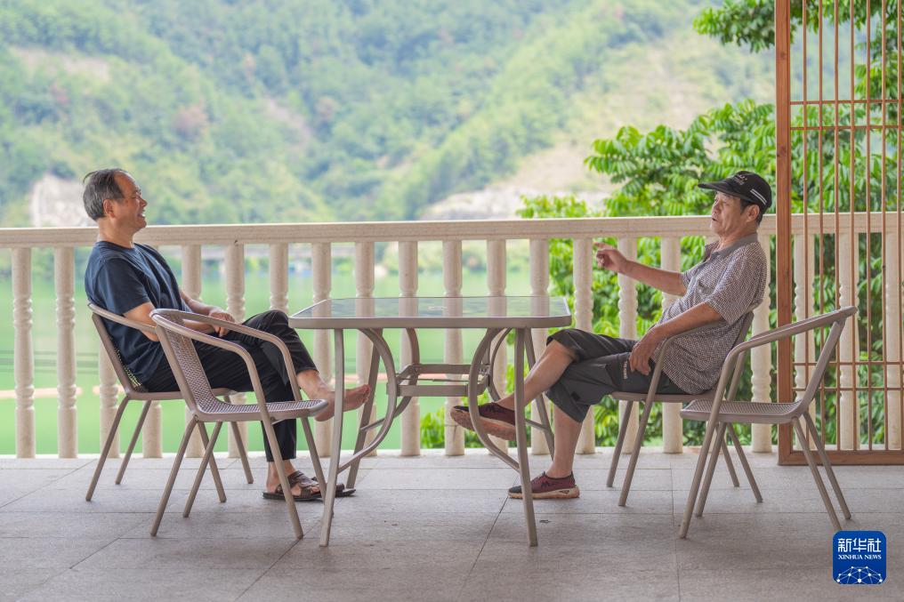 新华社聚焦雄江：从水库移民镇到旅游胜地的蜕变