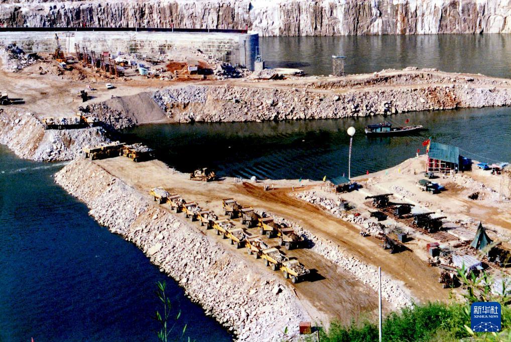 新华社聚焦雄江：从水库移民镇到旅游胜地的蜕变