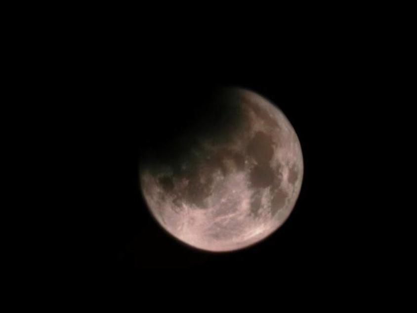 “红月亮”高清大图来了！直击月亮“变脸”全过程