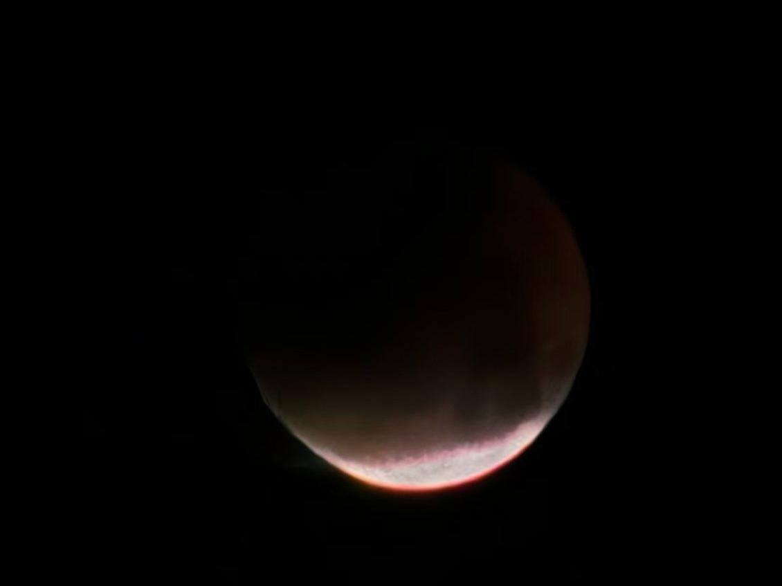 “红月亮”高清大图来了！直击月亮“变脸”全过程