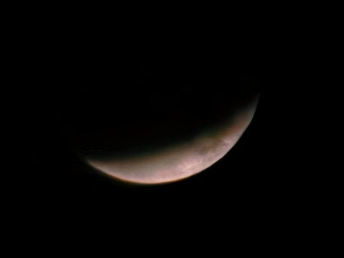 “红月亮”高清大图来了！直击月亮“变脸”全过程