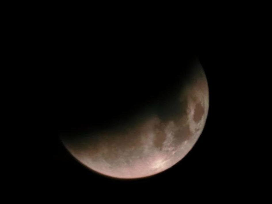 “红月亮”高清大图来了！直击月亮“变脸”全过程