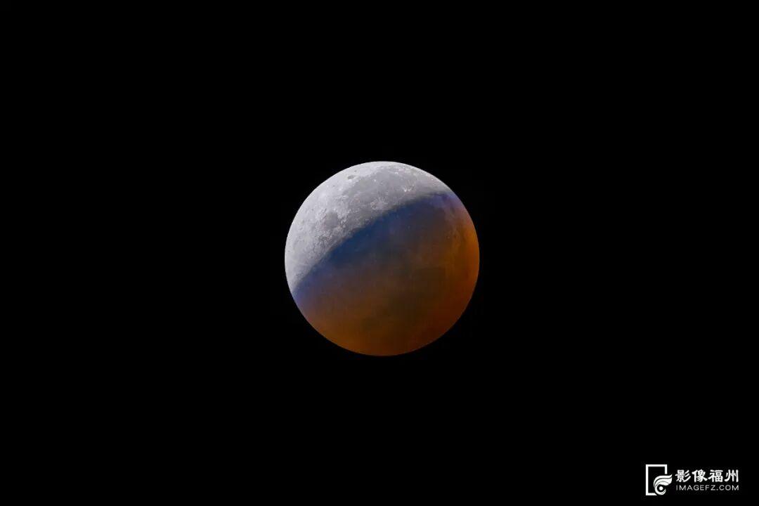 震撼！月亮“变脸”全过程帮你拍到了！