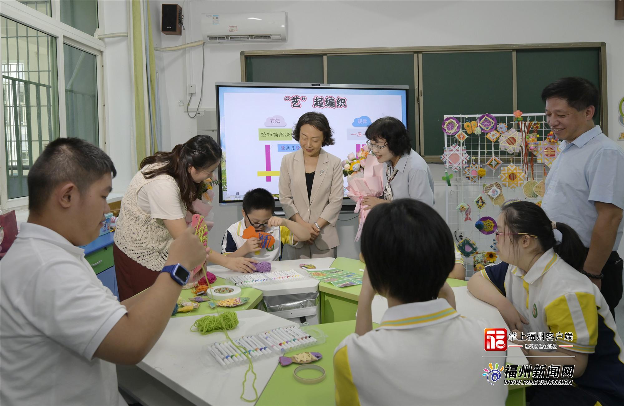 ​郭宁宁调研教育工作并看望慰问教师