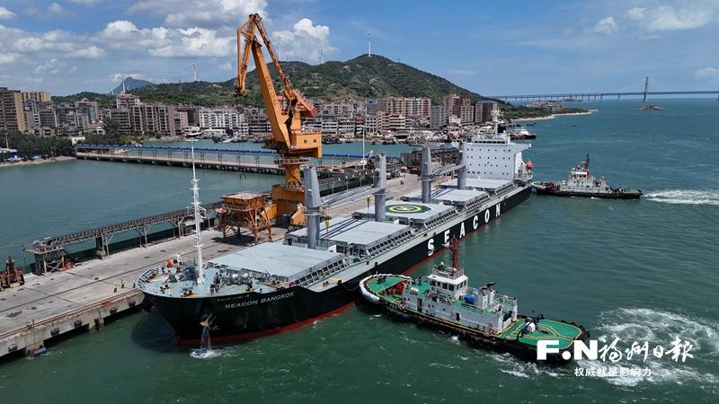 福州港元洪作业区迎来首批进口粮食