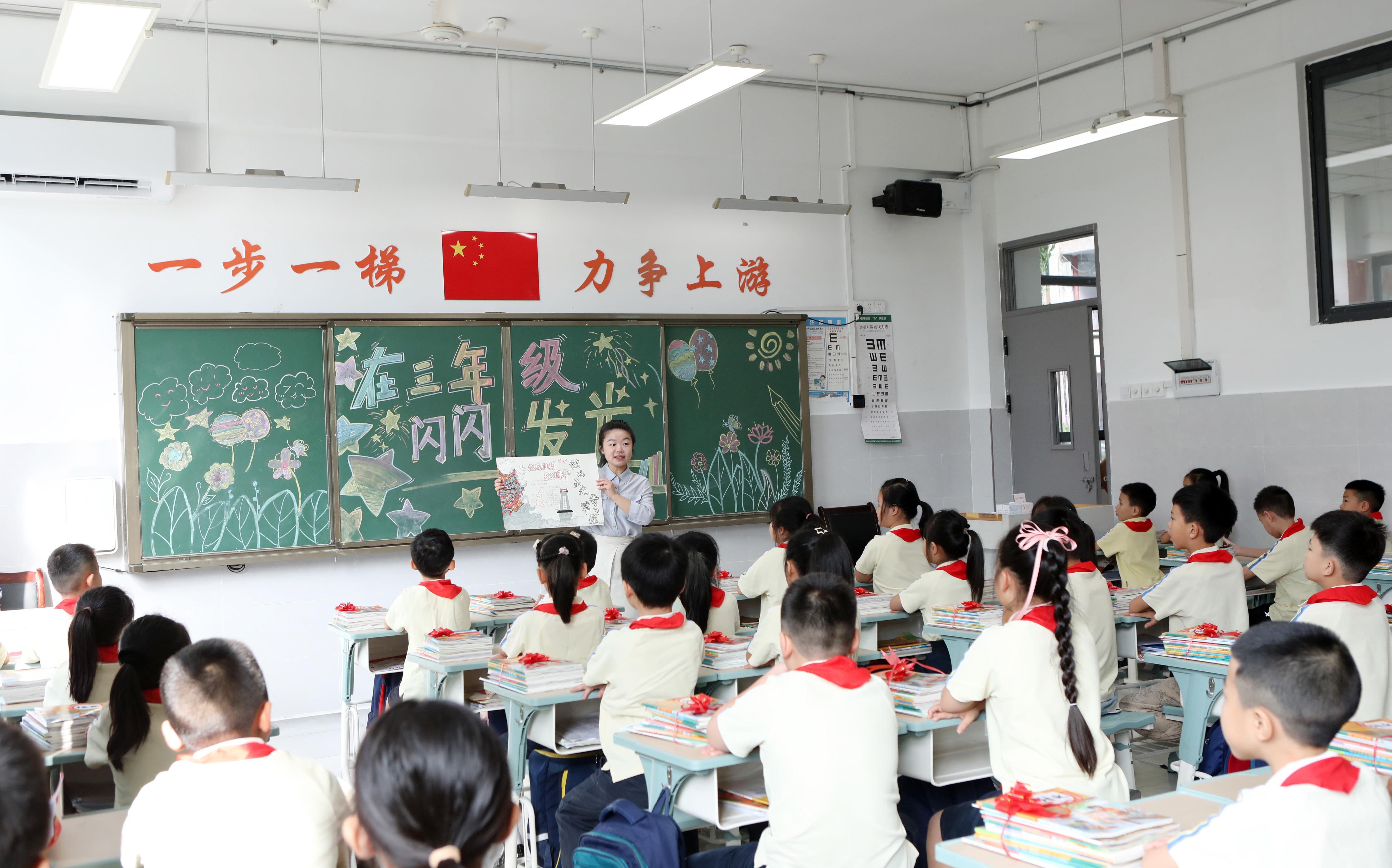 时政微观察丨好老师是民族的希望