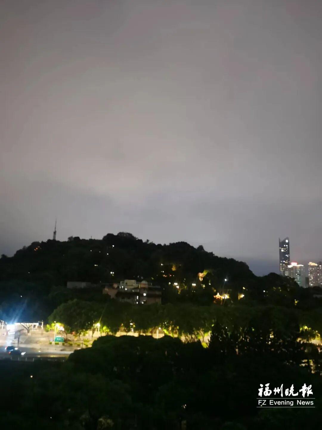 升级！福州暴雨红色预警！今晚出门的注意了