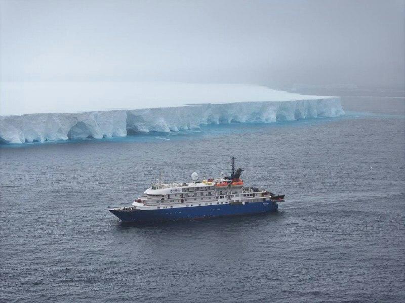 世界最大冰山再次发生大规模断裂