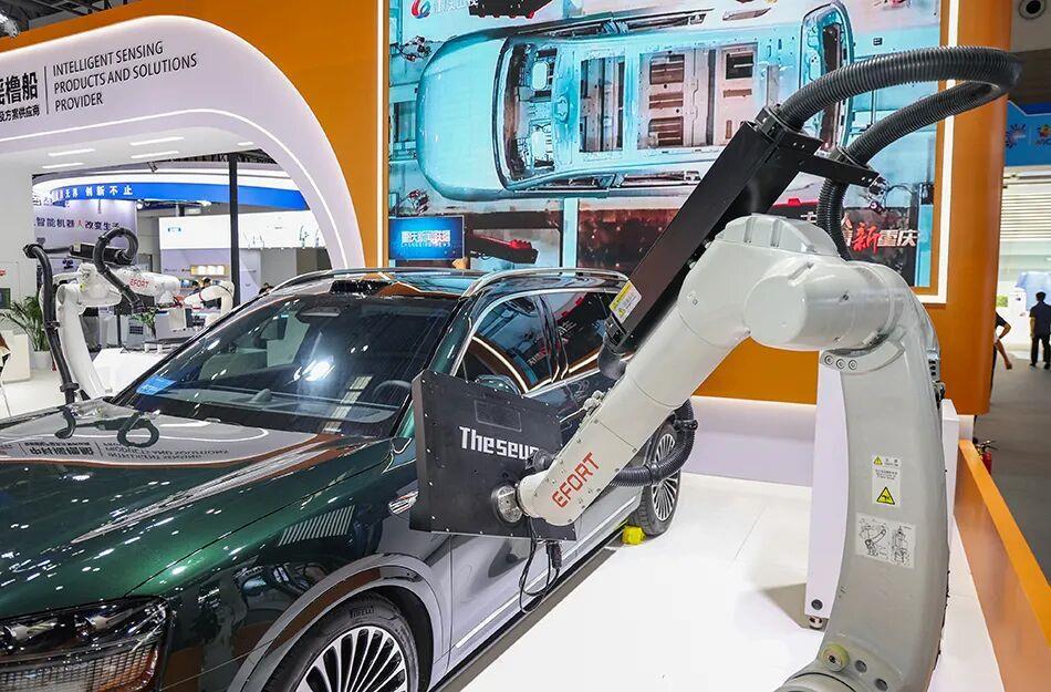 时政微观察丨推动全球开放合作的中国担当