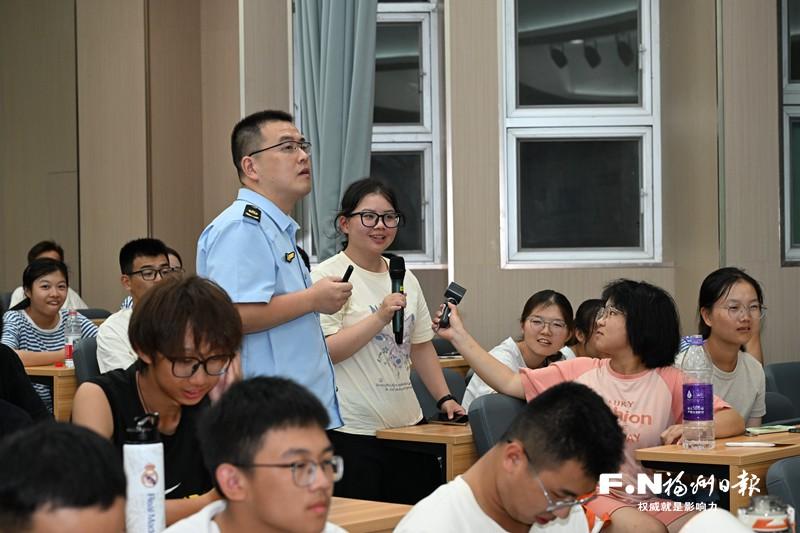 福州：青春护航 安全同行