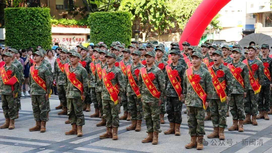 闽清县举办2025年下半年新兵入伍欢送大会暨全民国防教育月活动