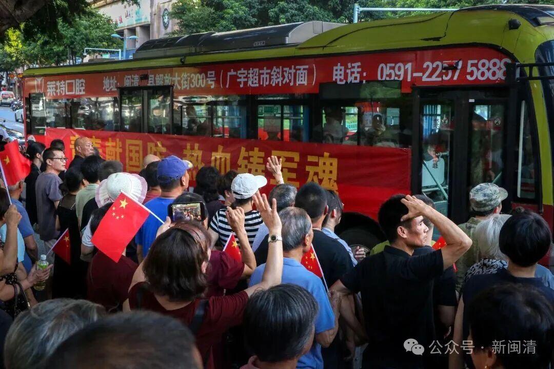 闽清县举办2025年下半年新兵入伍欢送大会暨全民国防教育月活动