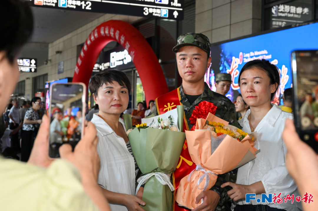 直击！福州800多名热血青年出发