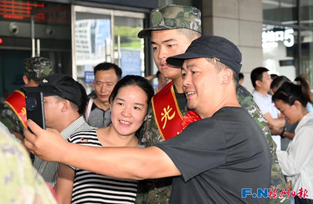 直击！福州800多名热血青年出发