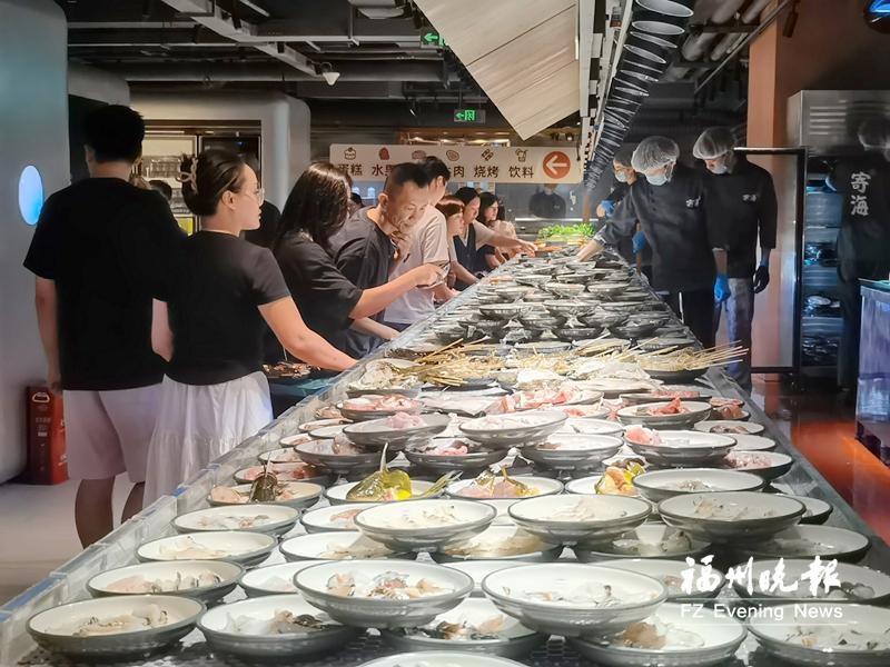 福州海鲜集市火锅“火”遍全国