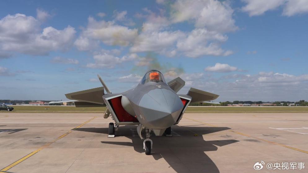 各个角度都帅！歼-20在长春首次静态展示