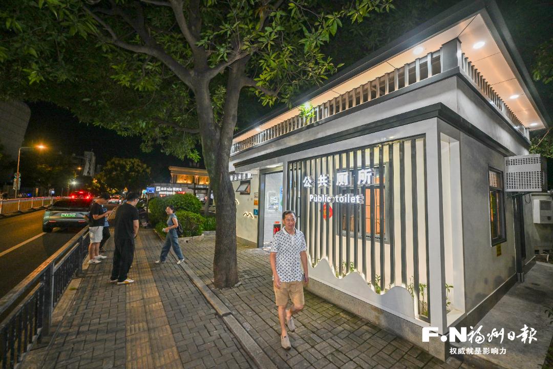 五城区近半数环卫公厕24小时开放，福州还开通6条服务热线