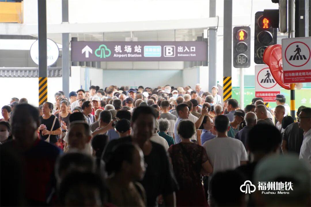 市民热情试乘！滨海快线人气爆棚！明后两天这样乘车更方便