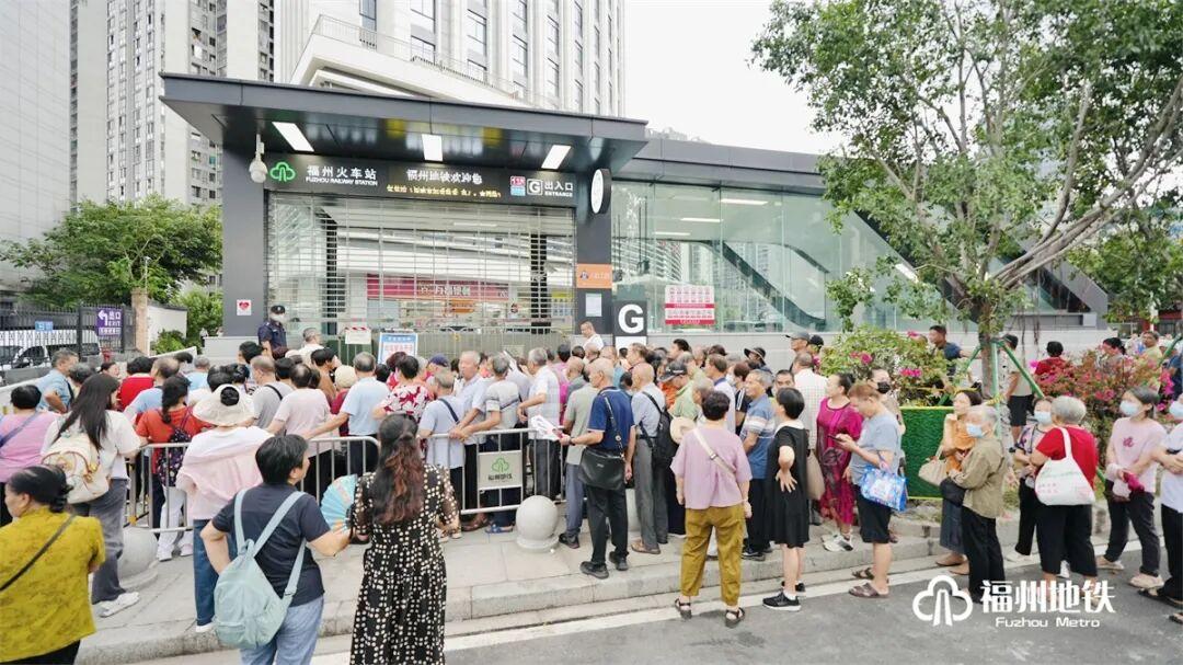 市民热情试乘！滨海快线人气爆棚！明后两天这样乘车更方便