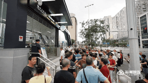 市民热情试乘！滨海快线人气爆棚！明后两天这样乘车更方便
