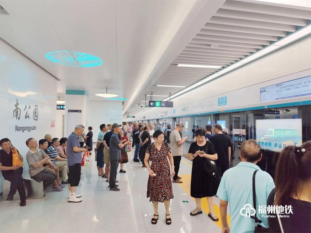 市民热情试乘！滨海快线人气爆棚！明后两天这样乘车更方便