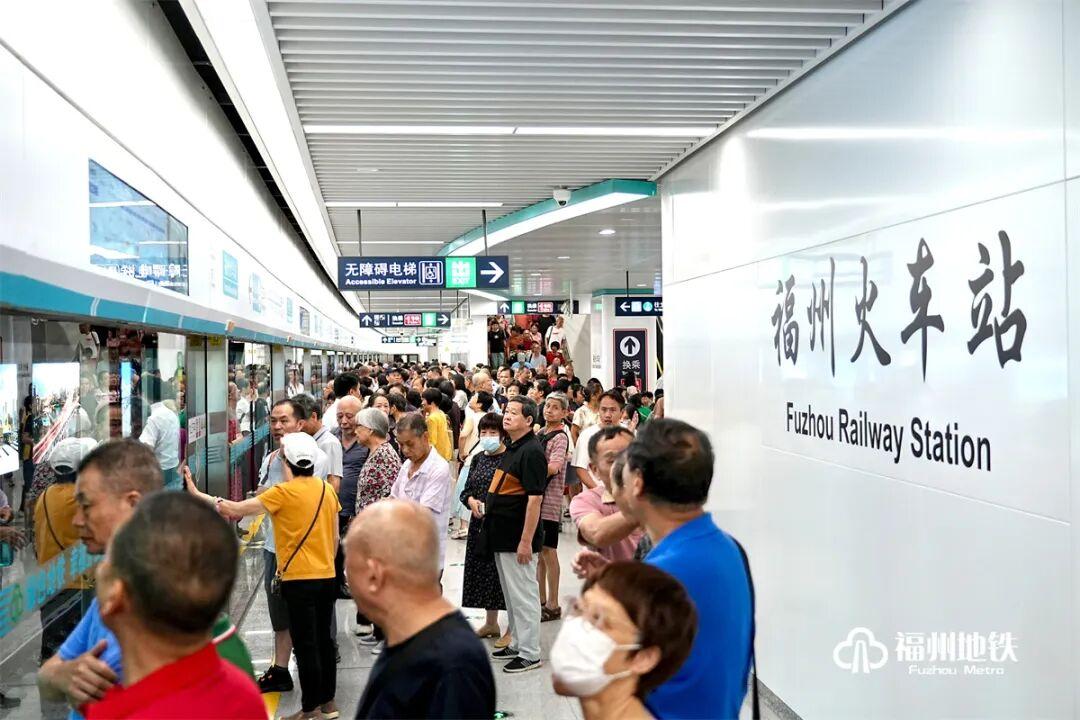 市民热情试乘！滨海快线人气爆棚！明后两天这样乘车更方便