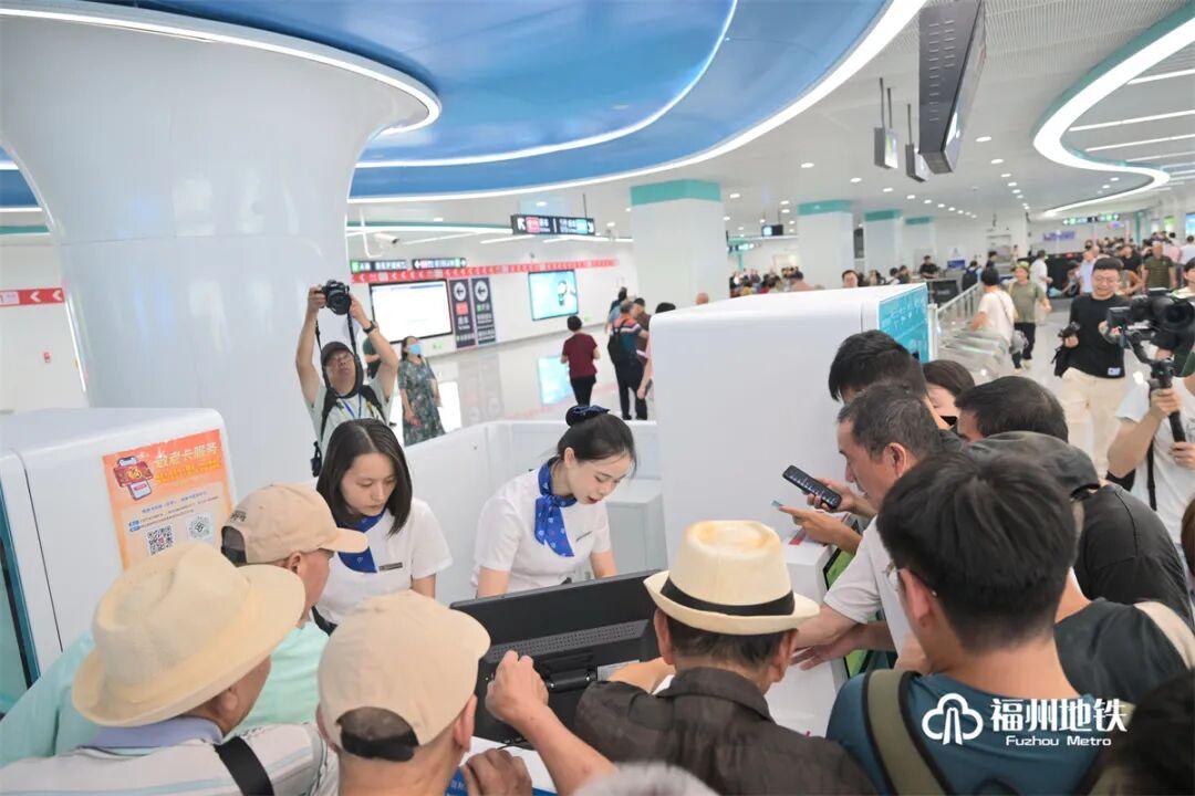 市民热情试乘！滨海快线人气爆棚！明后两天这样乘车更方便