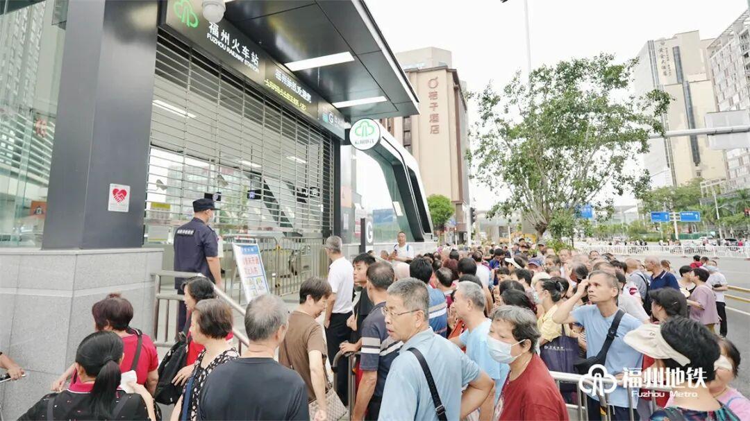 市民热情试乘！滨海快线人气爆棚！明后两天这样乘车更方便