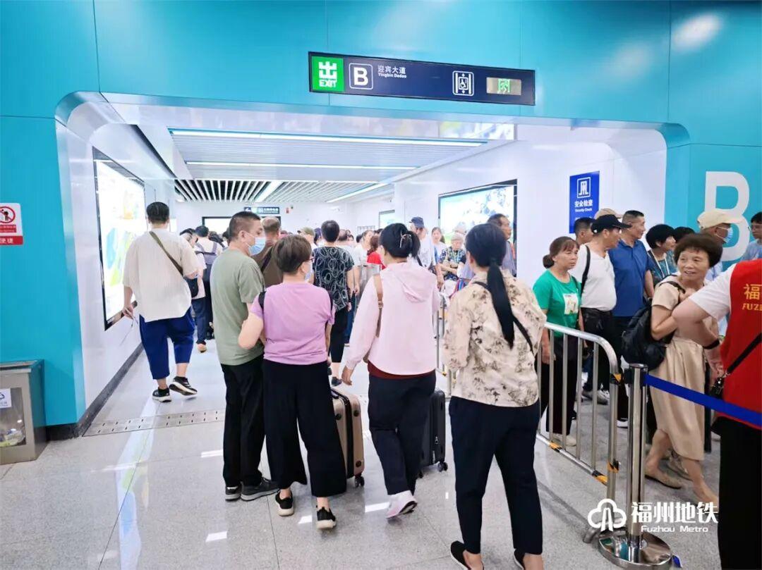 市民热情试乘！滨海快线人气爆棚！明后两天这样乘车更方便