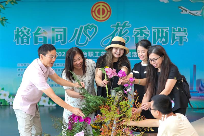 榕臺職工共赴“花之約” 展示花藝作品，搭建產業合作橋梁