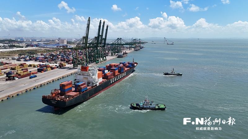 “冰上丝绸之路”来了 史上最快中欧航线首航福州