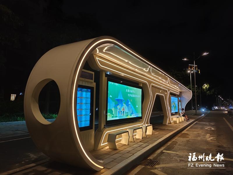 福州“帆船”公交站投用 与沿岸风光相呼应