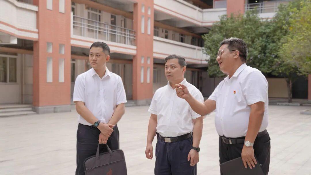 福州高新区主要领导调研基础教育工作并讲授思政课