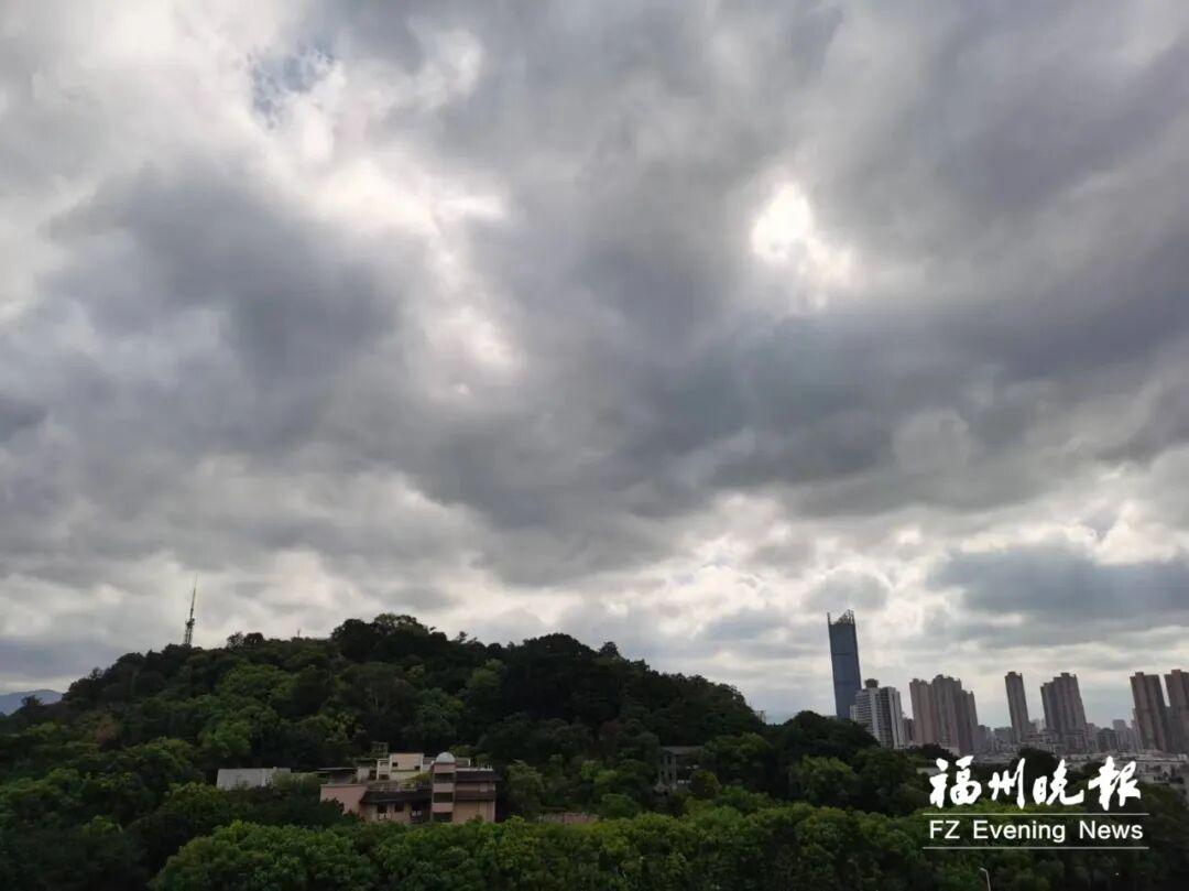 福州预警升级！超强台风“桦加沙”即将进入24小时警戒线！最新路径→