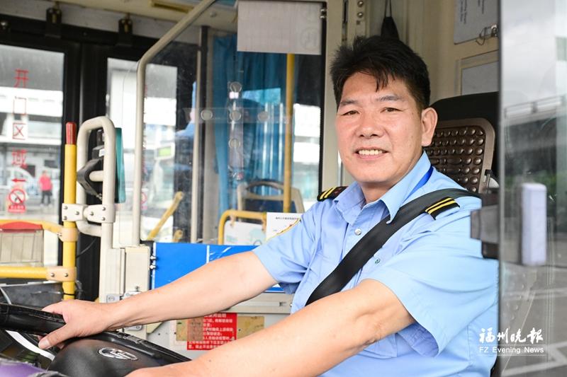 吴位坤：“六边形”公交驾驶员