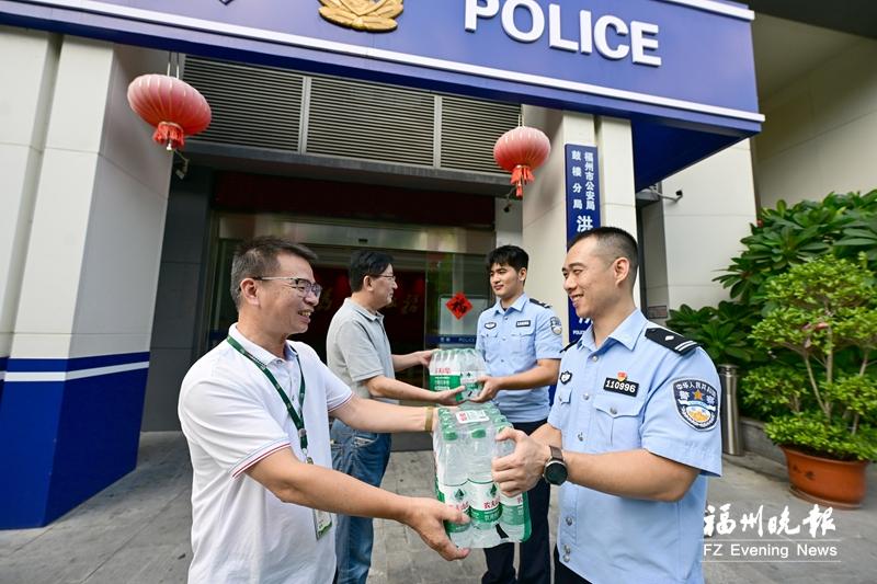 6000瓶“爱心水”温暖一线工作者