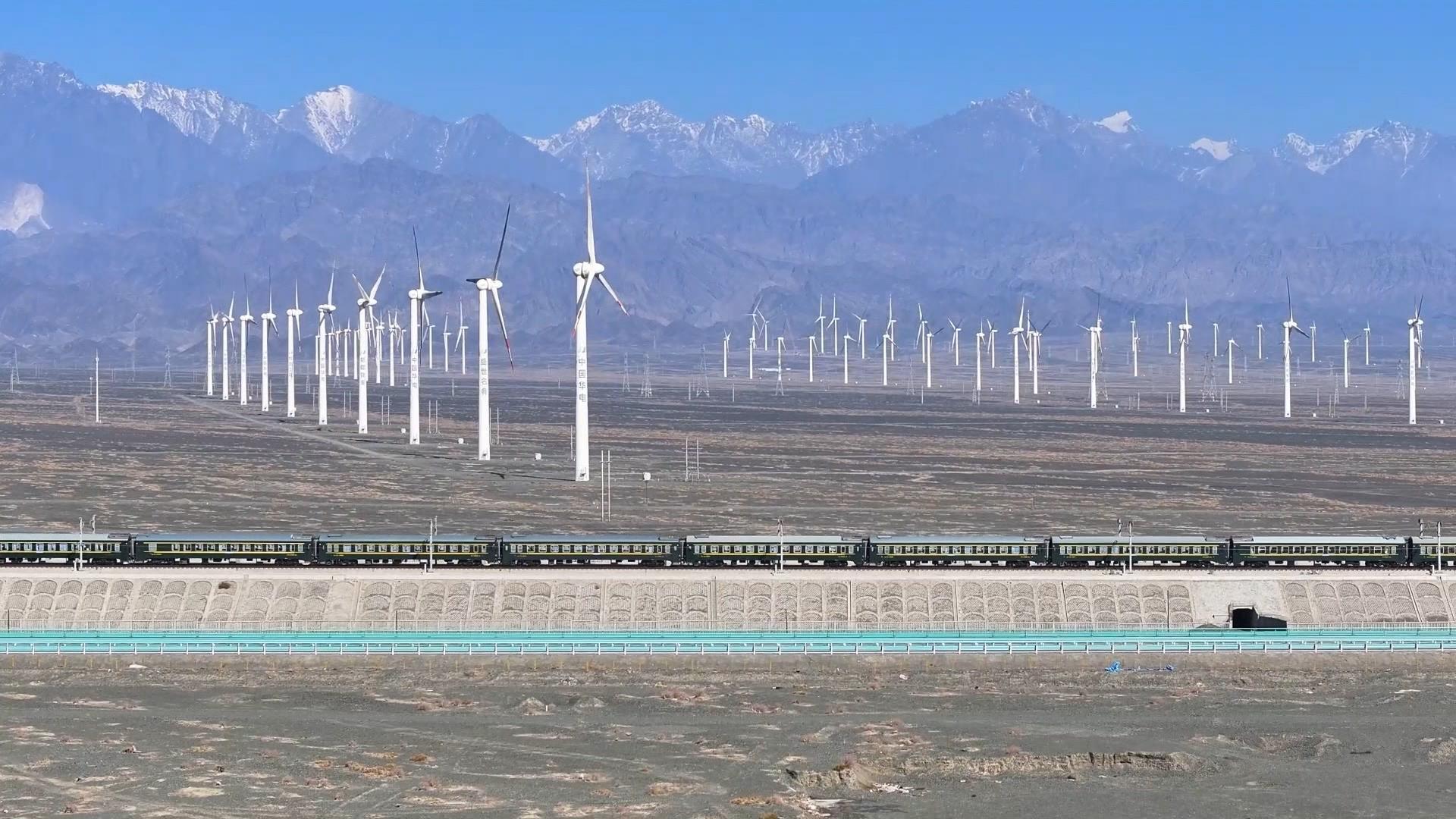 时政微视频丨瞰新疆