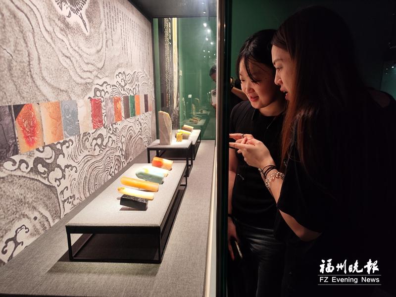 福建博物院展陈上新 展出篆刻及寿山石雕作品