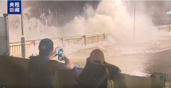 最高级别警告 香港澳门挂十号风球