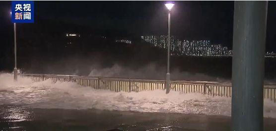 最高级别警告 香港澳门挂十号风球