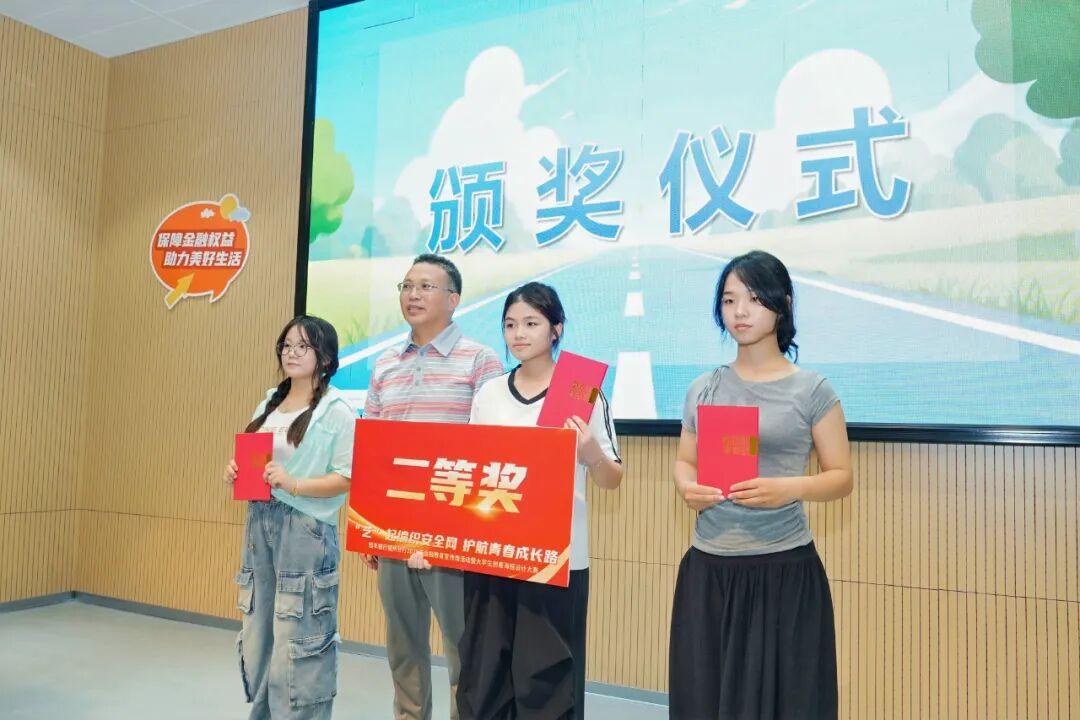 当反诈遇上艺术！“警银校”携手共“绘”青春反诈防线