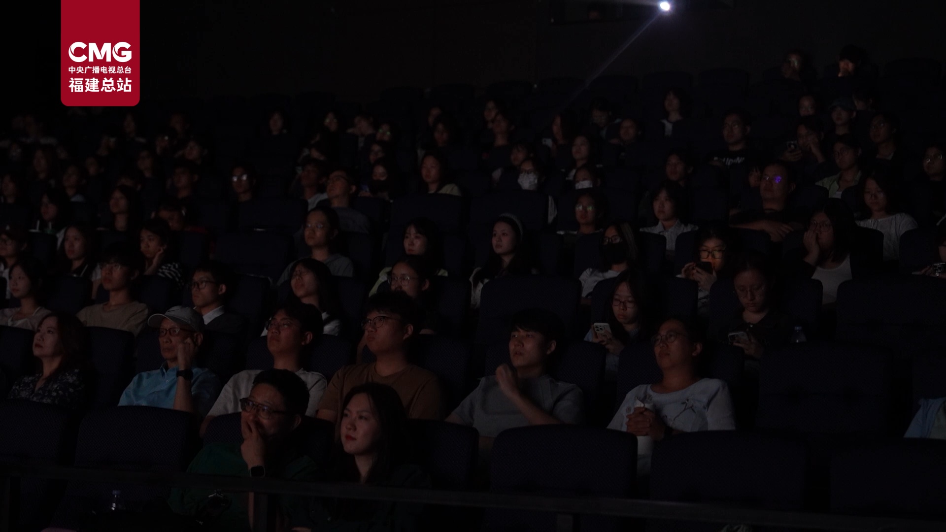 “家”是中国太空电影最打动人心的文化重量 台湾学者点赞《窗外是蓝星》