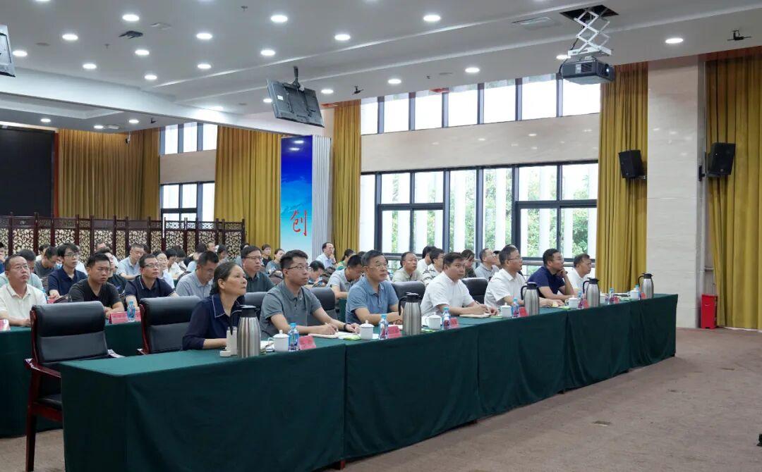 福州高新区党工委理论学习中心组开展集中学习 福州高新区党工委理论学习中心组开展集中学习