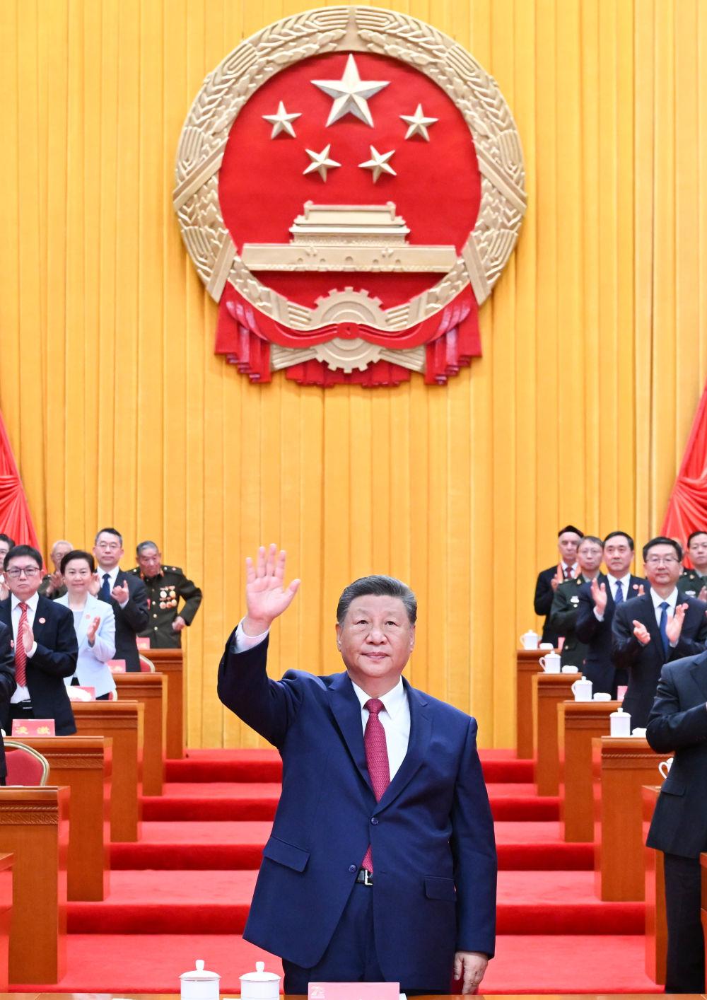 新疆维吾尔自治区成立70周年庆祝大会隆重举行 习近平出席大会