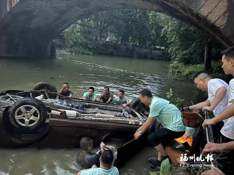 5分钟暖心救援！14双手托起生命之重