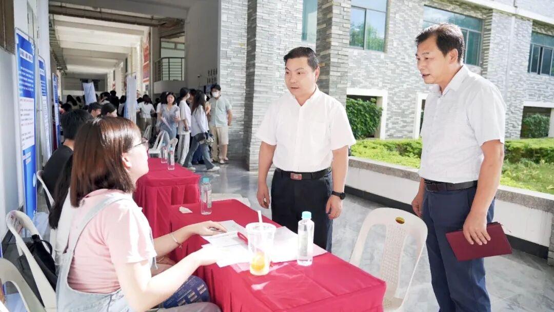 福州高新区主要领导走访福建江夏学院并签署战略合作框架协议