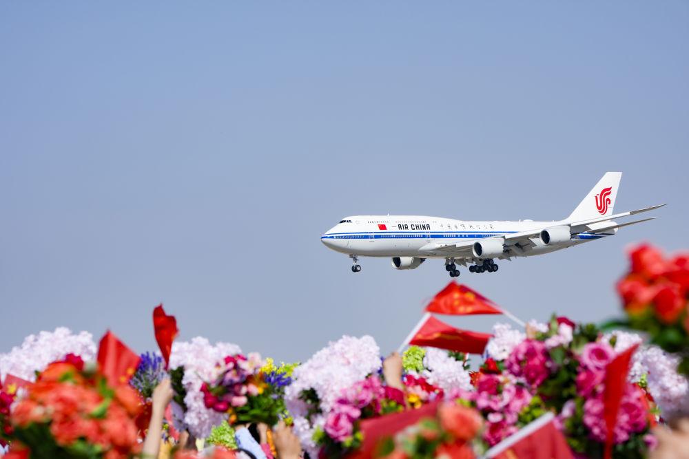 第一观察·瞬间｜情满天山 心心相印